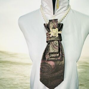 Towncraft Ornate Paisley Necktie with MeloChromatic Turtle Brooch